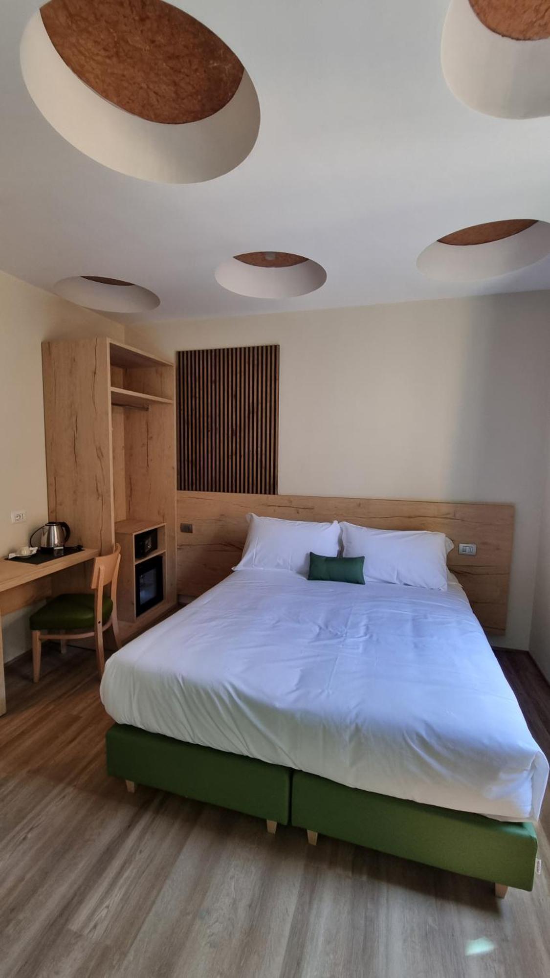 Botanique Hotel Vergani Fara Gera d'Adda Bagian luar foto