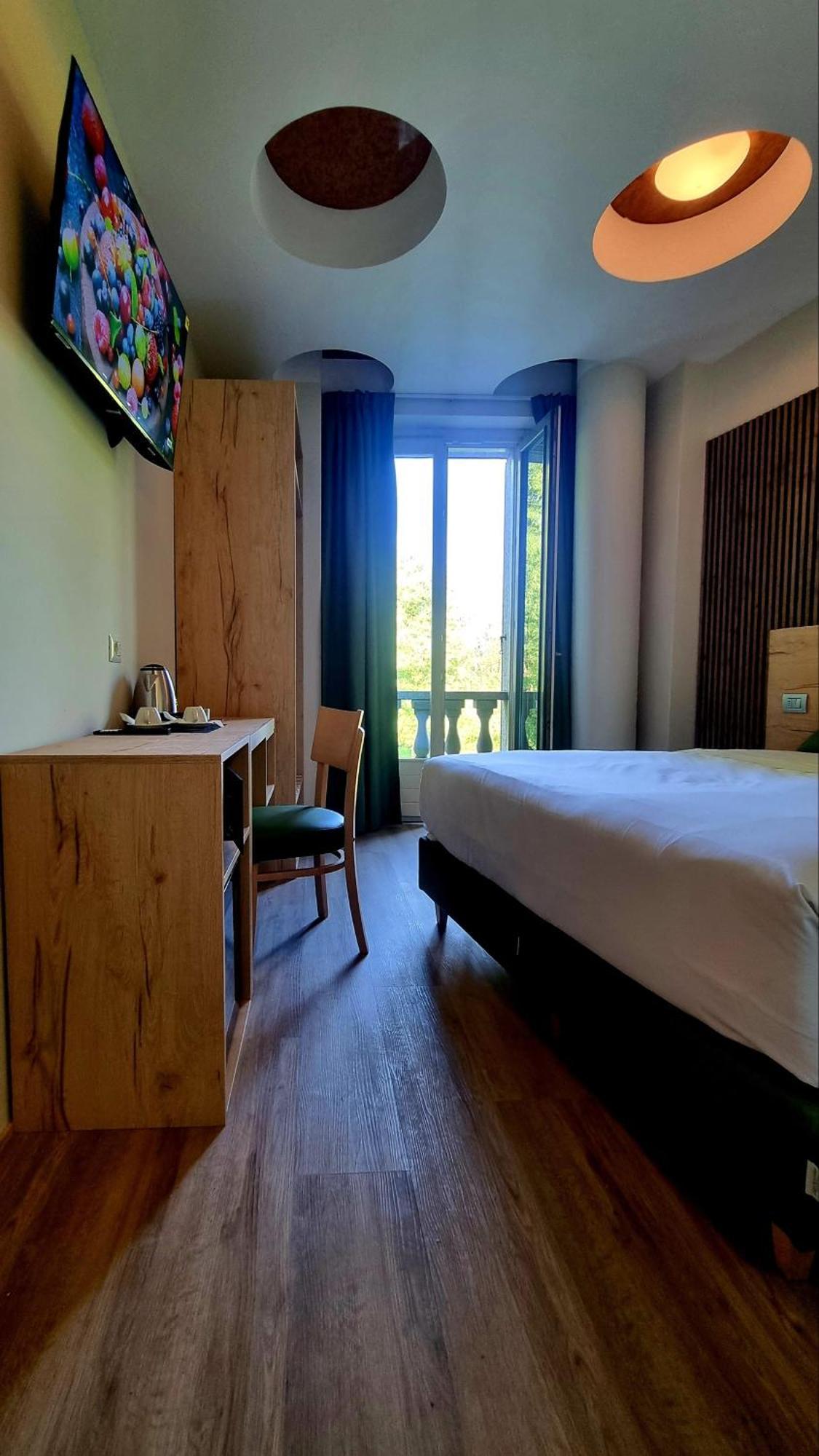 Botanique Hotel Vergani Fara Gera d'Adda Bagian luar foto
