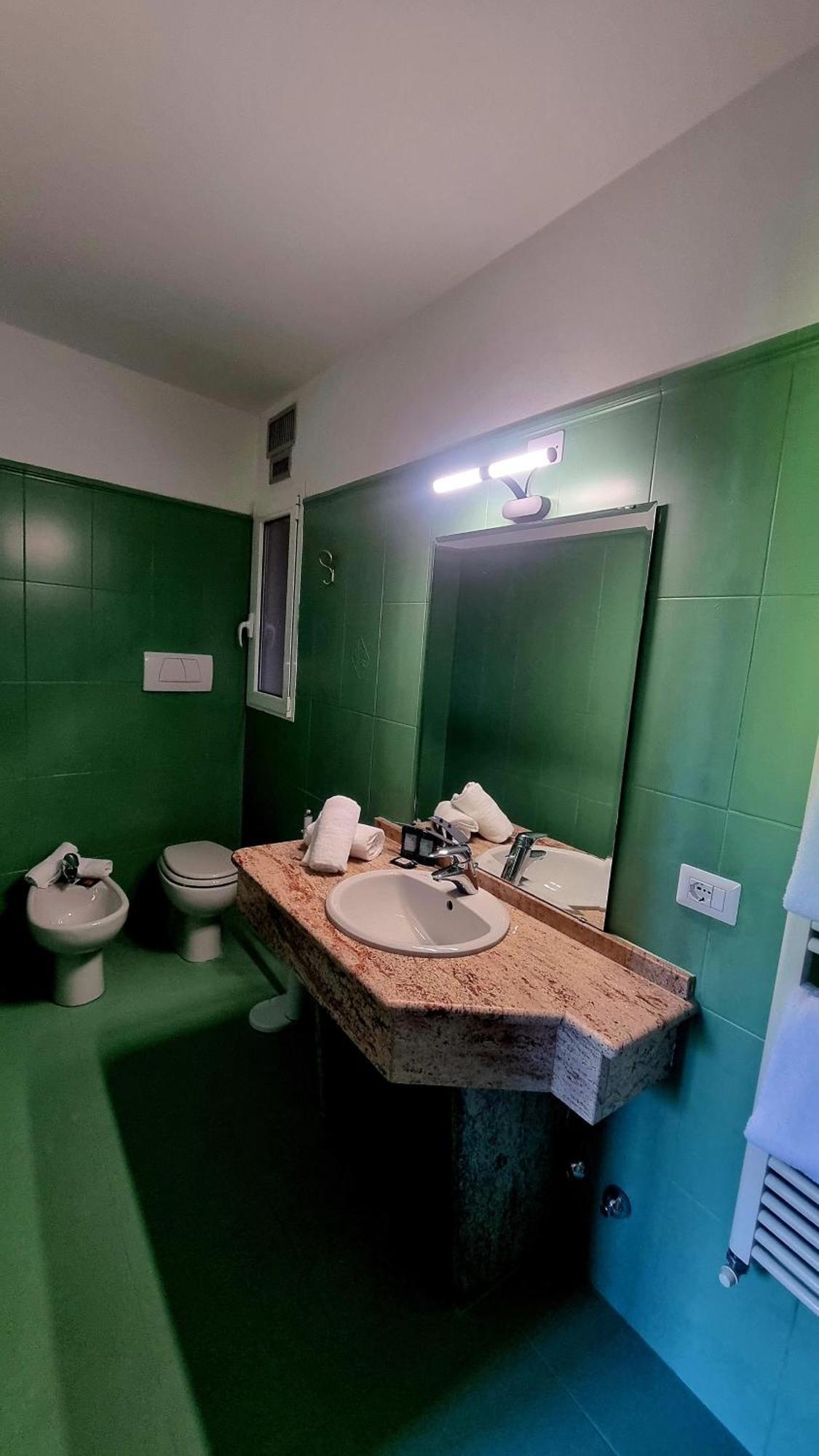 Botanique Hotel Vergani Fara Gera d'Adda Bagian luar foto